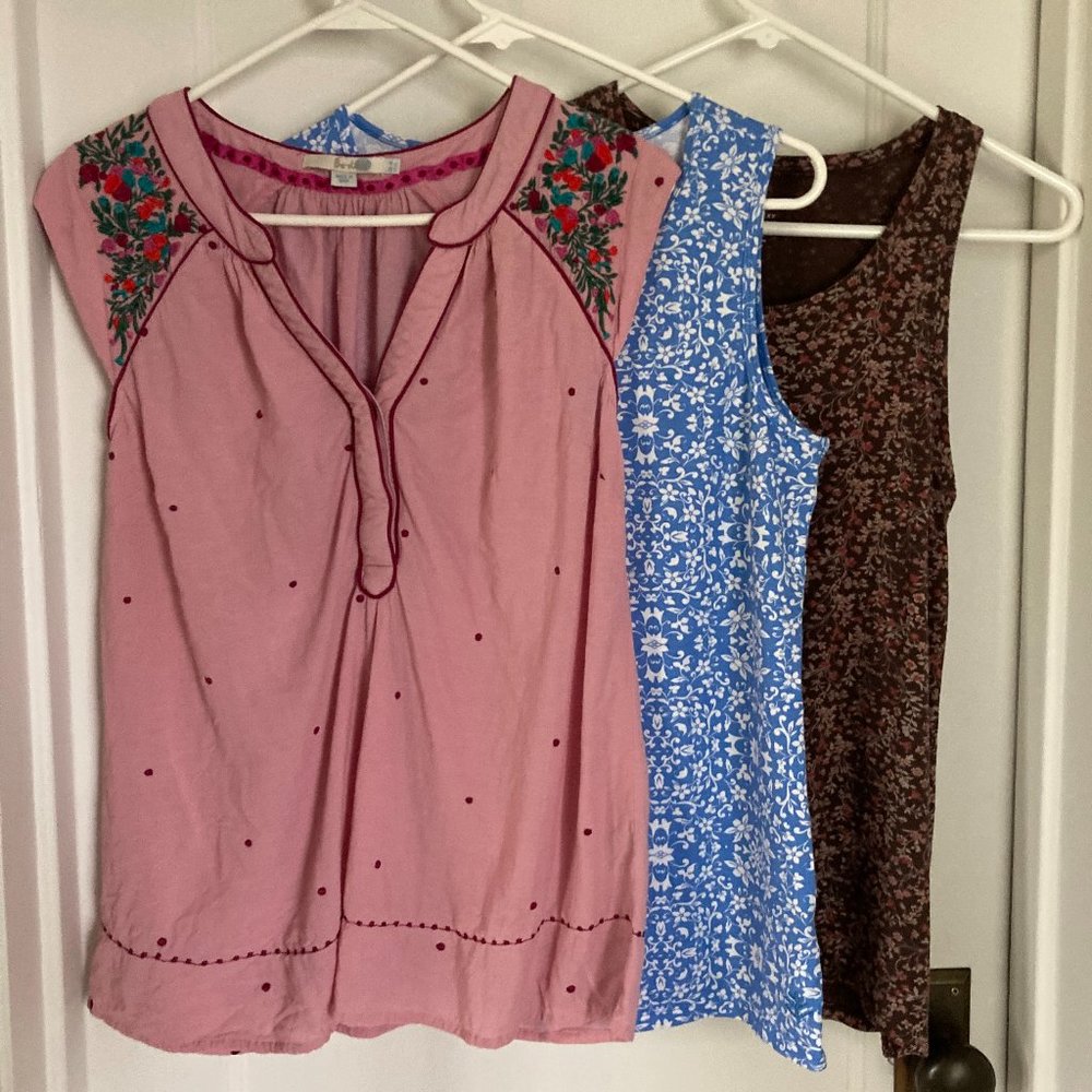 Bundle of 3 sleeveless shirts all size M/US6